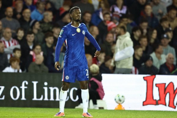 44.18 million European defenders! 19-year-old Hatto made a mistake in the Champions League by giving away gifts and points. The Blues purchased this summer from Jia Mansion